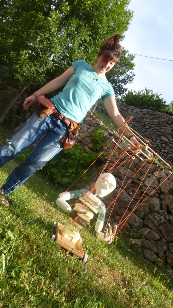 Mélinée et sa marionnette 01
