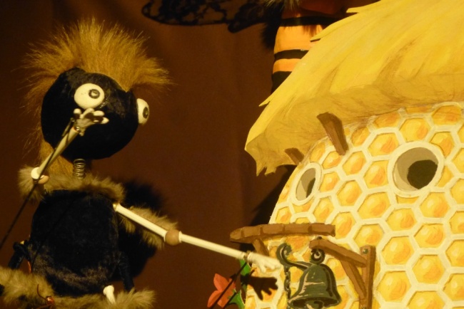 Spectacle les Fables de la Fontaine en Folie Marionnette à baton La Fourmi et l'Abeille