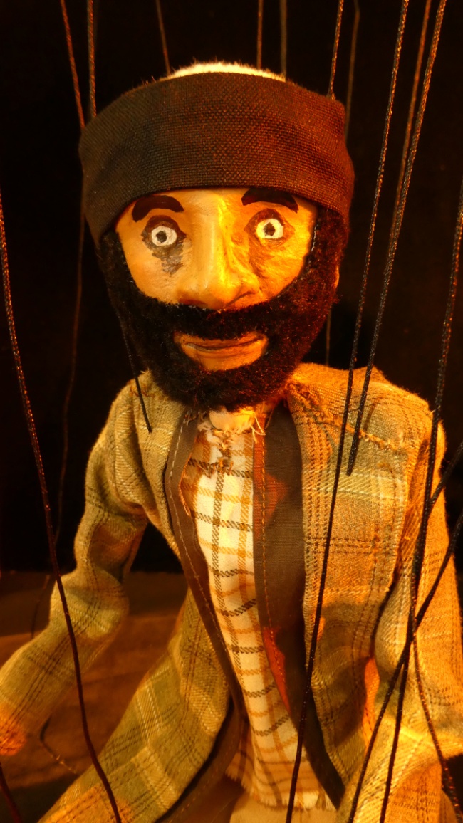 Spectacle - La vie de Charles de Foucauld - Marionnettes à fils .JPG