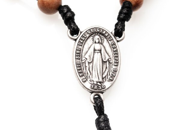 Petit chapelet en bois d'olivier - confectionné à la main en France avec médaille miraculeuse - Tempus Dei 05