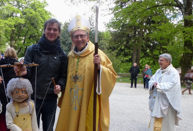 Youri et Mgr Pierre-Yves Michel à Notre-Dame de Fresneau