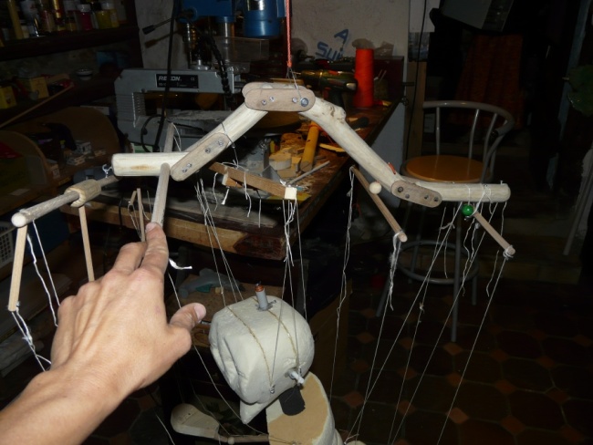 La marionnette Isael en construction La marionnette Isael en construction