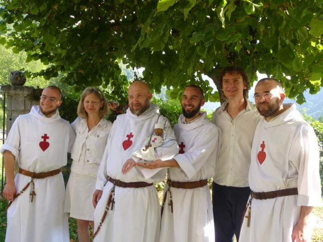 Les petits frères de la Moisson - Cie des Skowiés - La vie de Charles de Foucauld - Spectacle de marionnettes Les petits frères de la Moisson - Cie des Skowiés - La vie de Charles de Foucauld - Spectacle de marionnettes