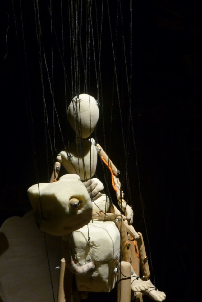 Dromadaire marionnette à fils 05 spectacle la vie de Charles de Foucauld